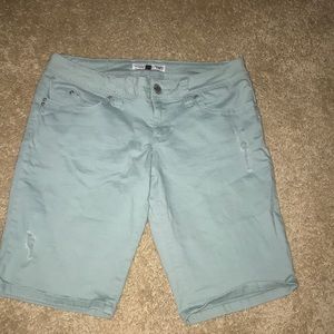 YMI Wannabettabutt single button bermuda Size 9